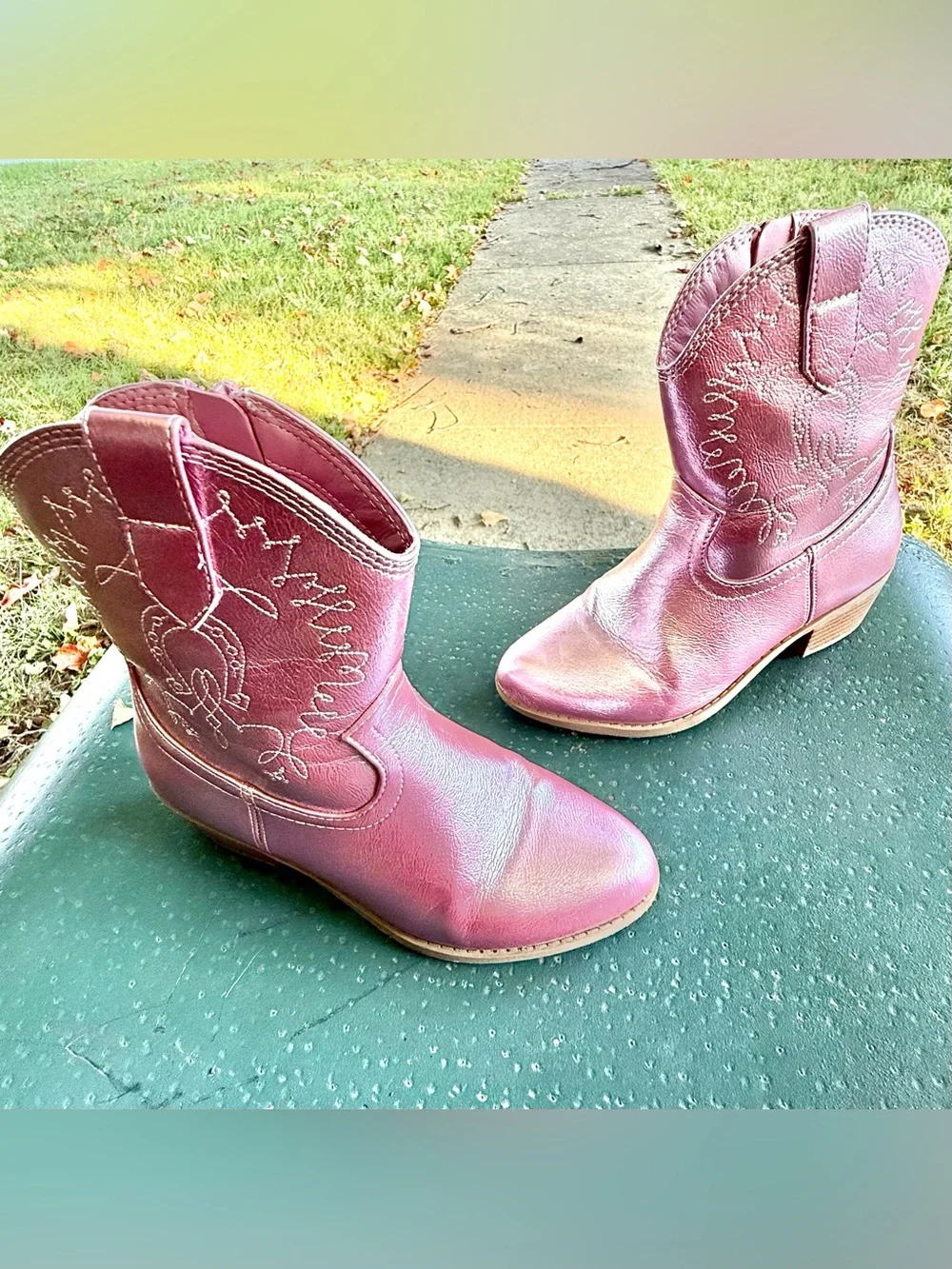 Madden Girl NYC Iridescent Pink Cowgirl Boots Girls sz 1